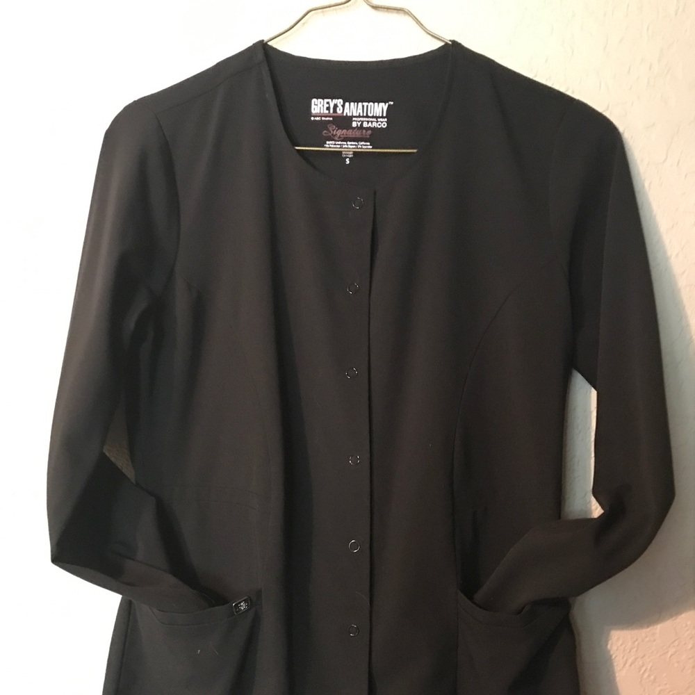 Greys Anatomy black fitted scrub jacket